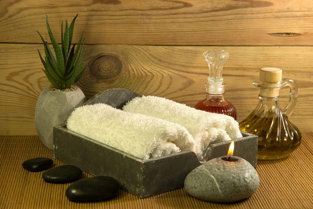 Preparativos para uma massagem com pedras quentes