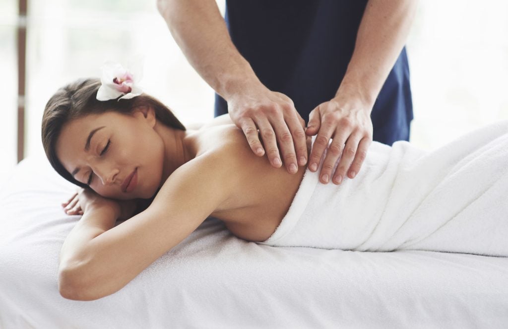 Massagem Tântrica: Uma Jornada de Autoconhecimento e Prazer Sagrado
