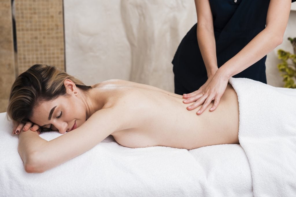 Sensualidade e Bem-Estar: O Poder do Toque para Equilibrar Corpo e Mente