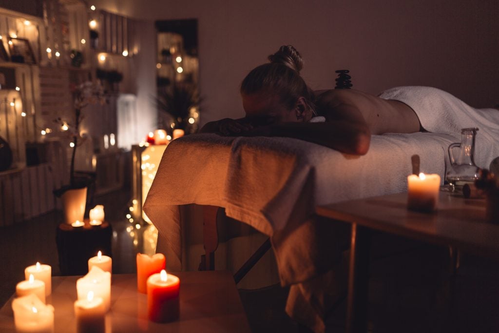 Corpos em Chamas: Desperte o Desejo com Toques Sensuais e Provocantes