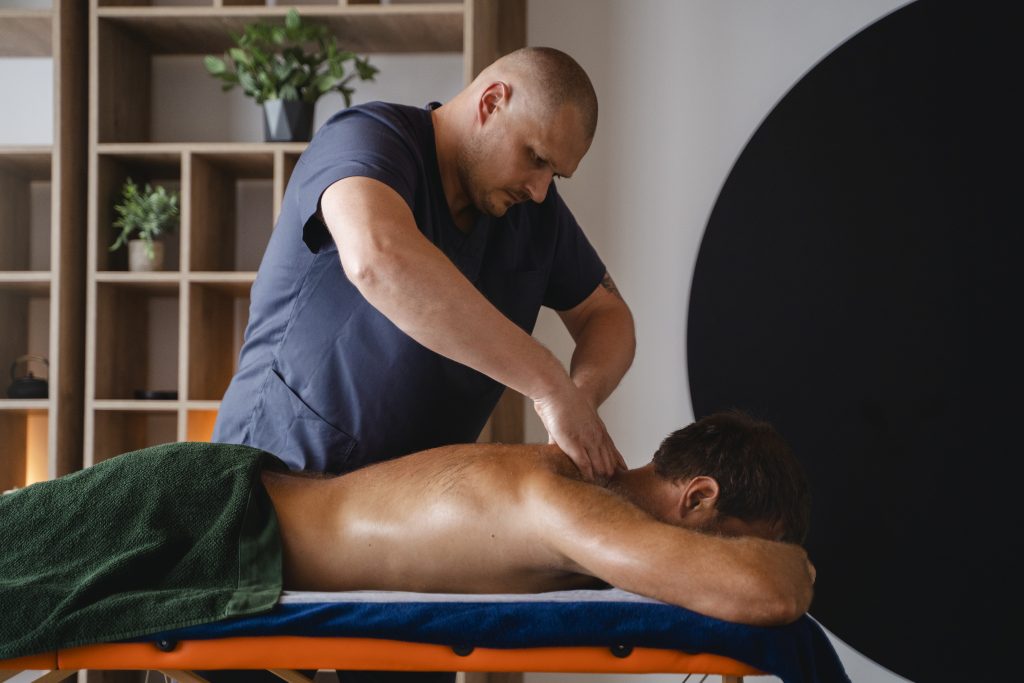 Descubra Como a Massagem Pode Melhorar Sua Saúde Física e Emocional

