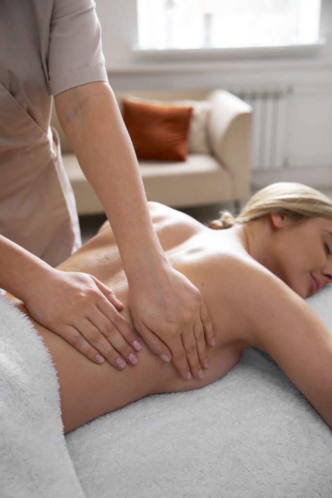 Sensualidade e Bem-Estar: O Poder do Toque para Equilibrar Corpo e Mente