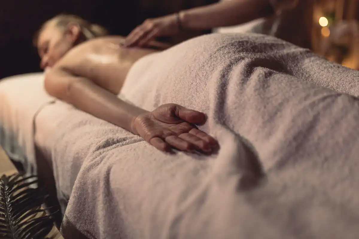 A massagem tântrica influencia no alinhamento dos chakras?
