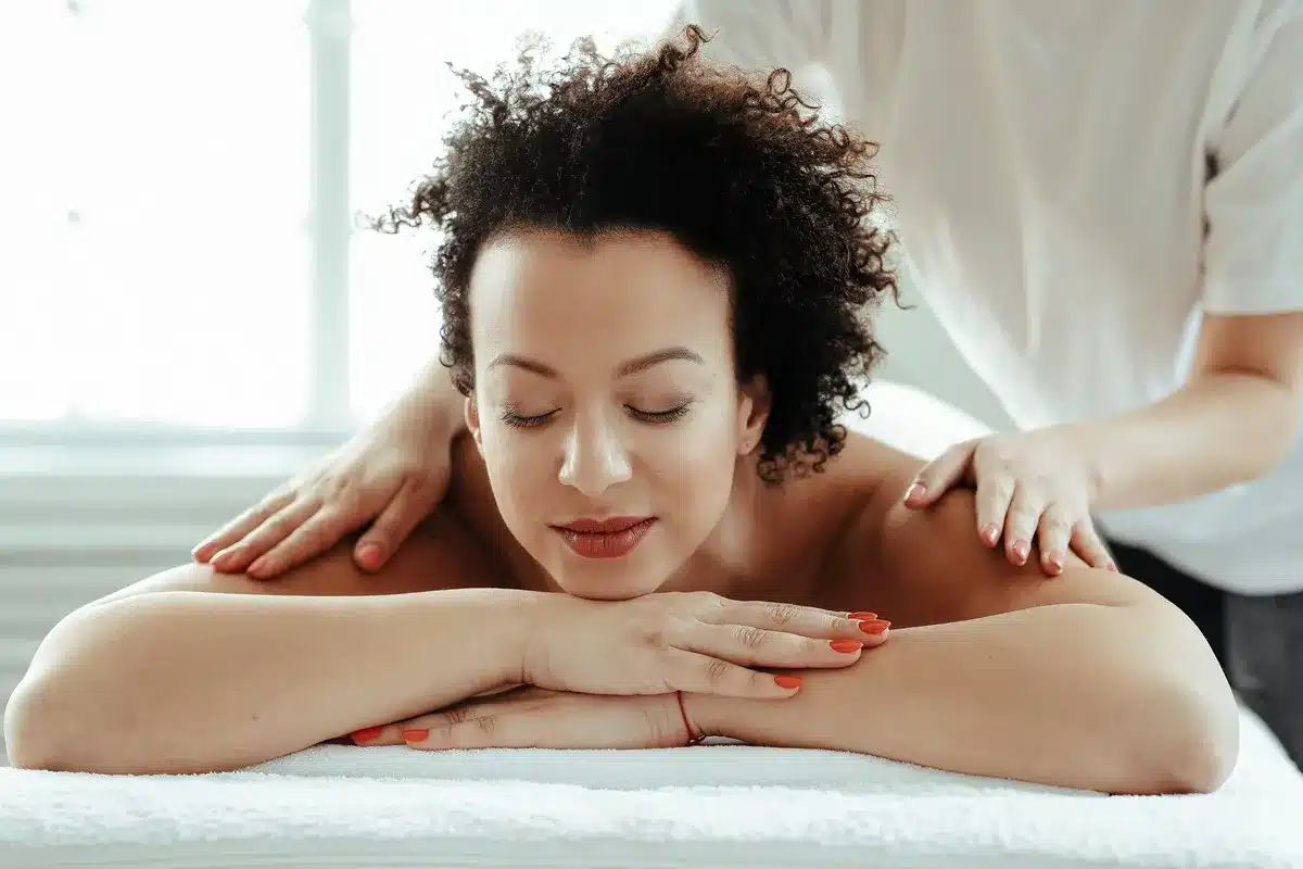 A influência da massagem de aromaterapia na excitação masculina e feminina