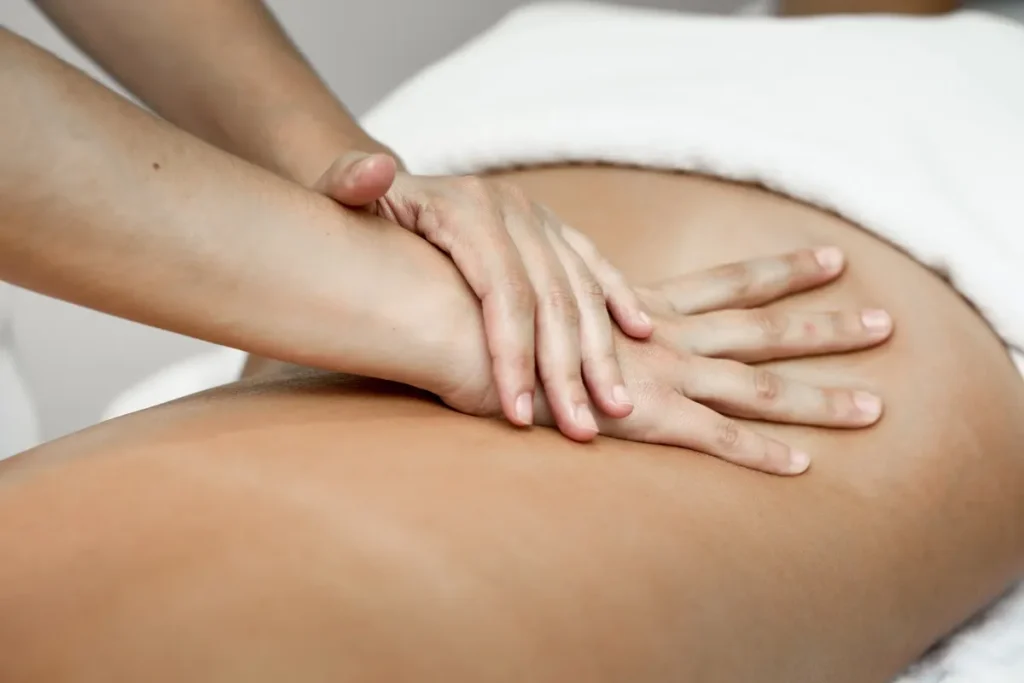 Qual é a relação entre massagem e o sistema linfático?