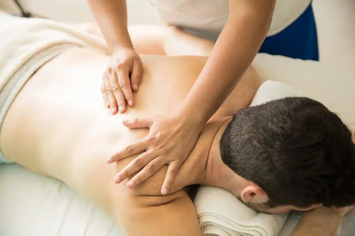 Benefícios da massagem relaxante homens