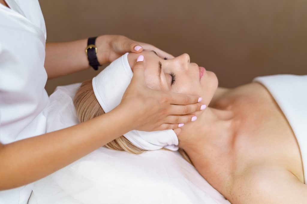 Descubra os 7 Benefícios Surpreendentes da Massagem Sensual para Corpo e Mente
