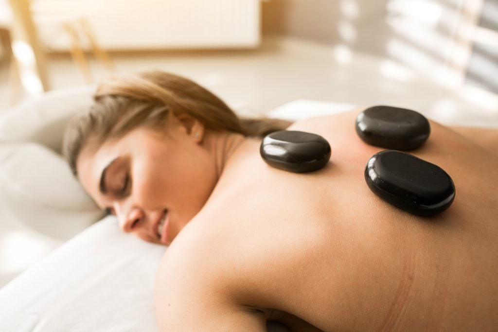 Descubra os 7 Benefícios Surpreendentes da Massagem Sensual para Corpo e Mente