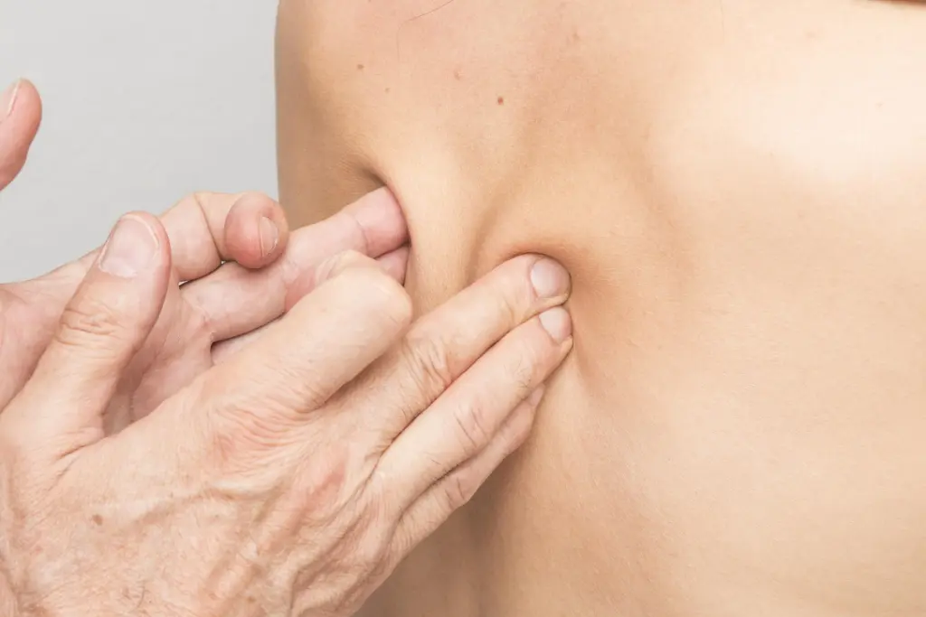 Pessoa recebendo massagem