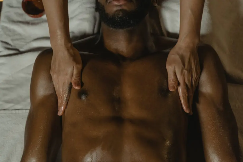 Massagem tântrica masculina: vale a pena investir nessa experiência?