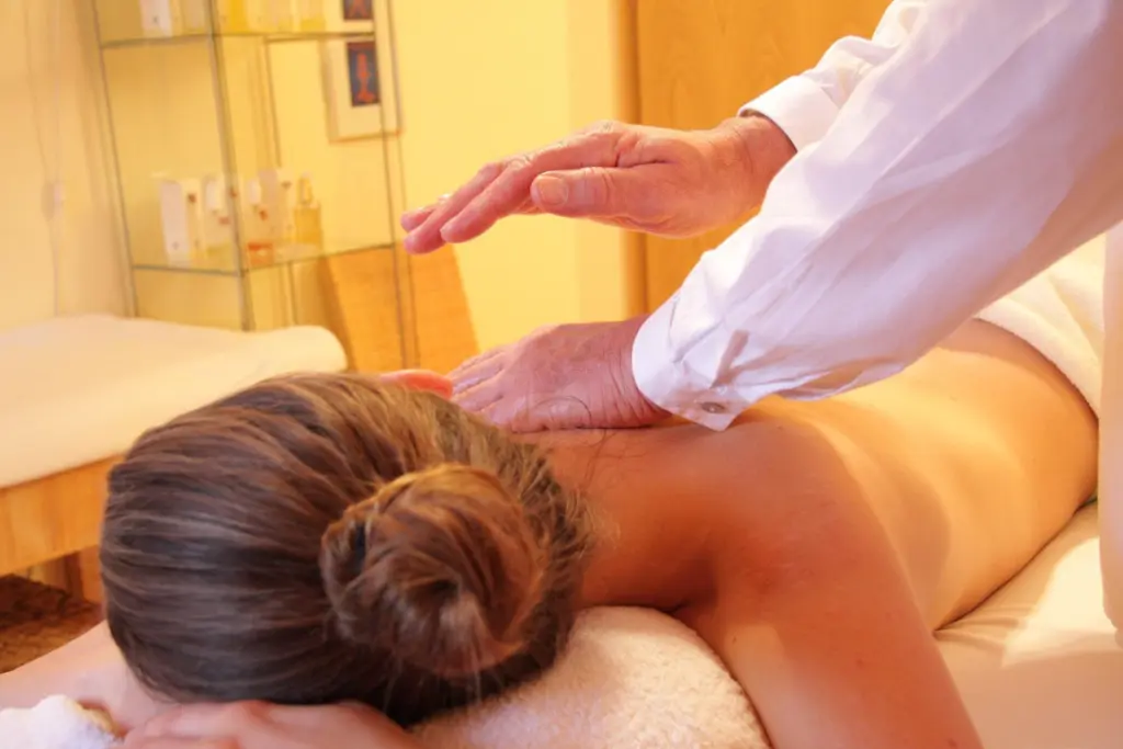 Mulher recebendo massagem