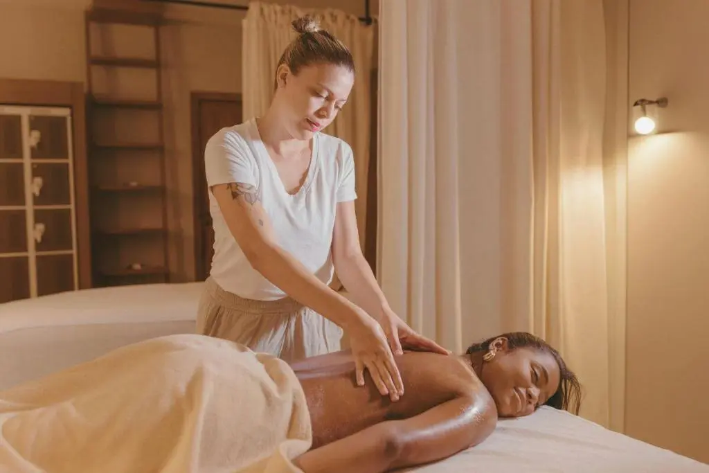 aprenda sobre Como fazer massagem em mulher: guia completo de técnicas e cuidados Como fazer massagem em mulher: guia completo de técnicas e cuidados