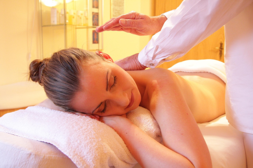Mulher recebendo massagem