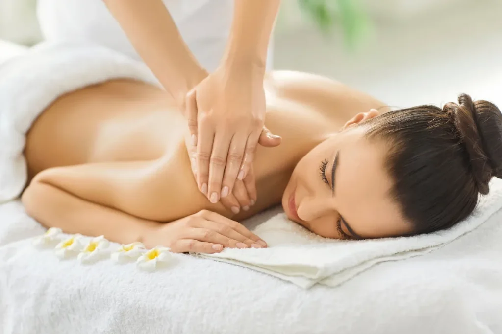 Mulher recebendo massagem