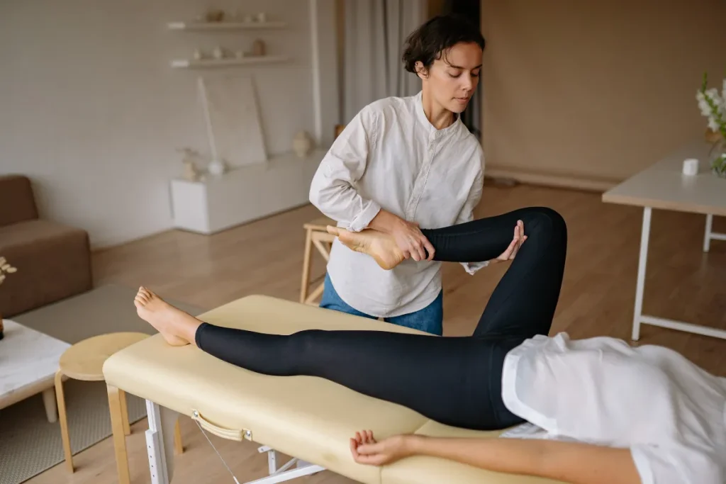 aprenda sobre Massagem para dor na virilha: quando funciona e quais cuidados tomar Massagem para dor na virilha: quando funciona e quais cuidados tomar