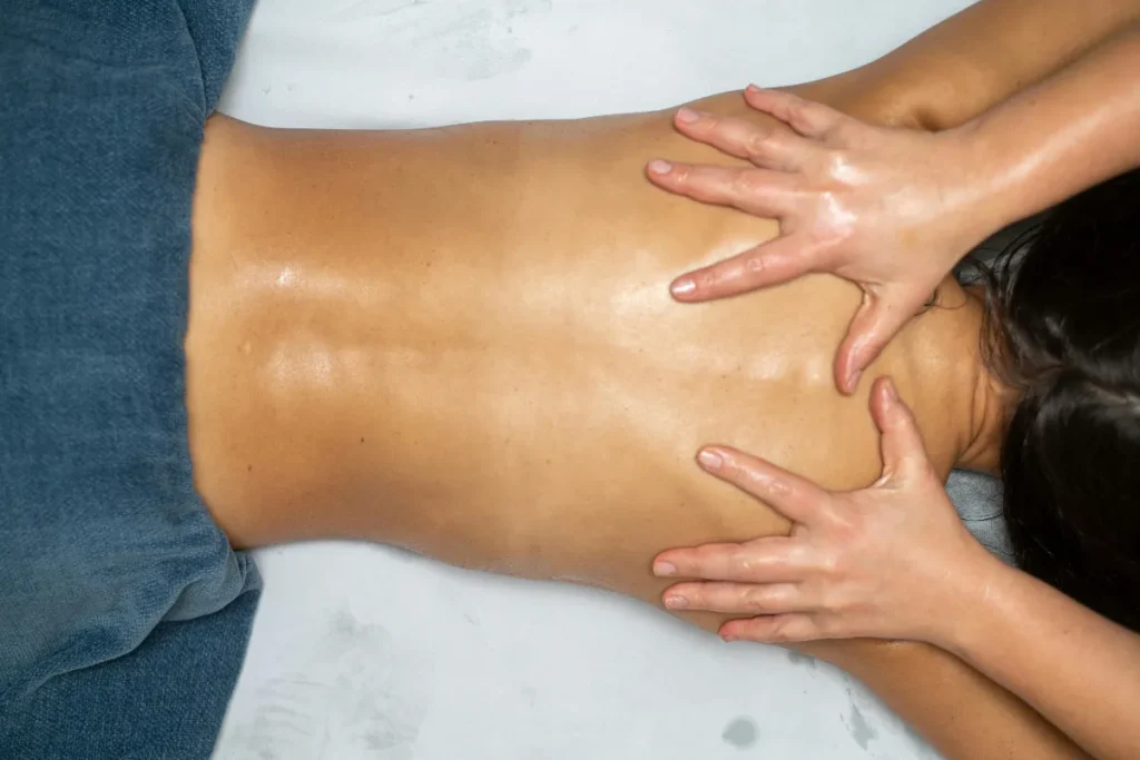 Pessoa recebendo massagem
