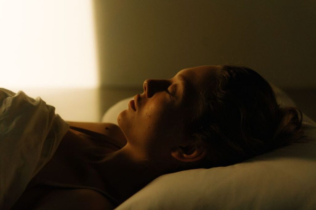 Massagem para dormir melhor: como reduzir a insônia naturalmente