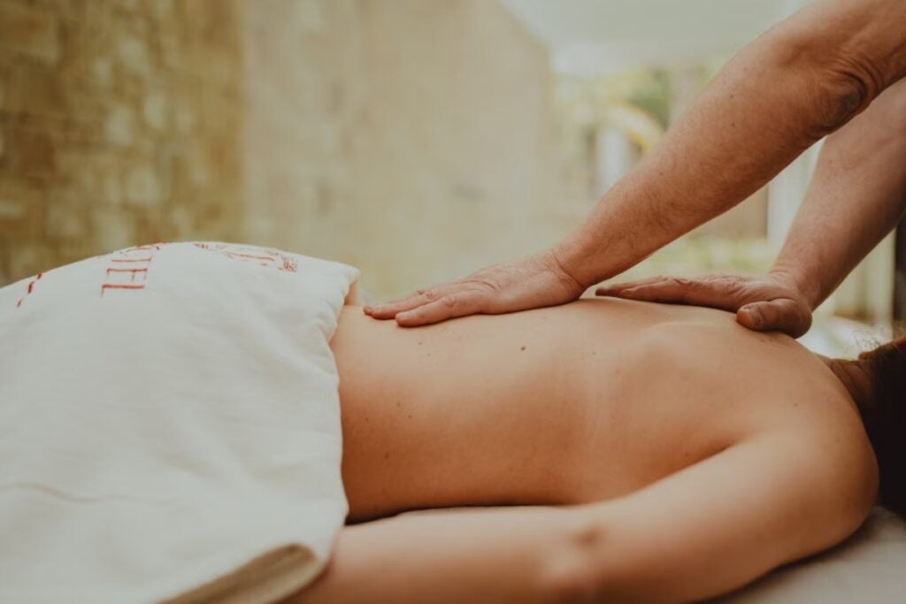 Conexão corporal: como a massagem fortalece a intimidade do casal?