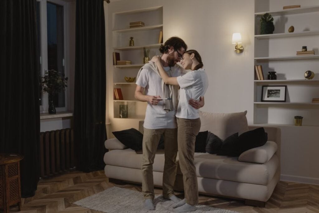Intimidade do casal: como o toque fortalece a conexão emocional