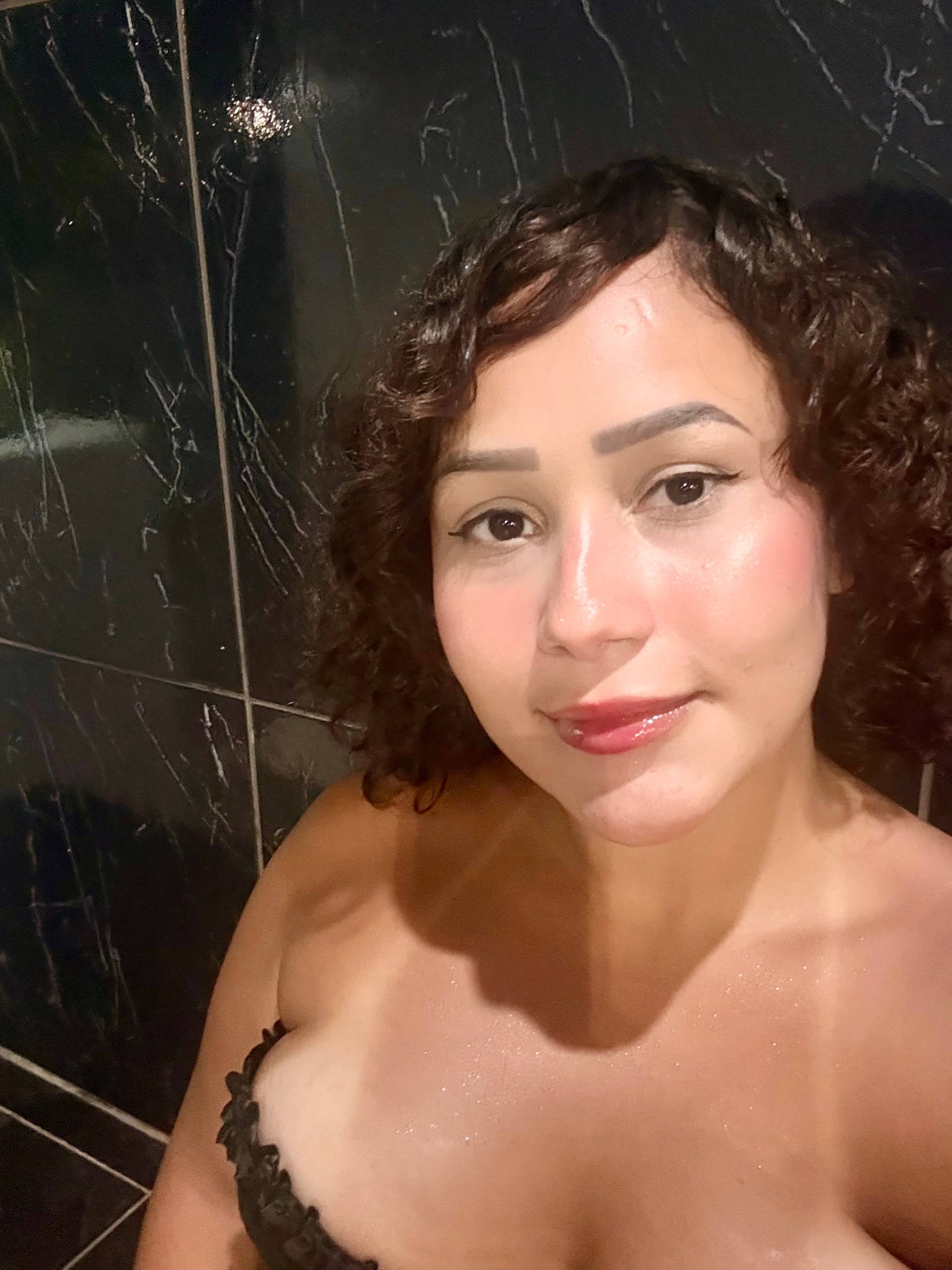 Agatha Nuru Tântrica Imersiva e relaxante