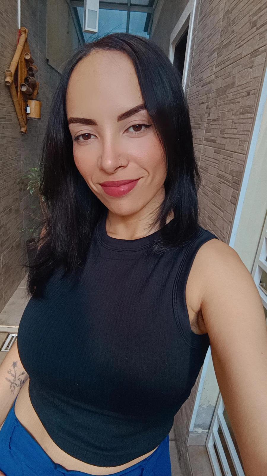 Iris Massoterapeuta Sinta o poder do toque que conecta e desperta.